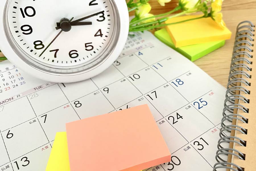 ご希望の講師を1日4レッスンまで、3週間先まで予約可能